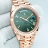 Replica horloge Rolex Day-Date 02/1 (40mm) 228235 Rose Gold / Olive Green - Roman Dial Automatic-Top kwaliteit!